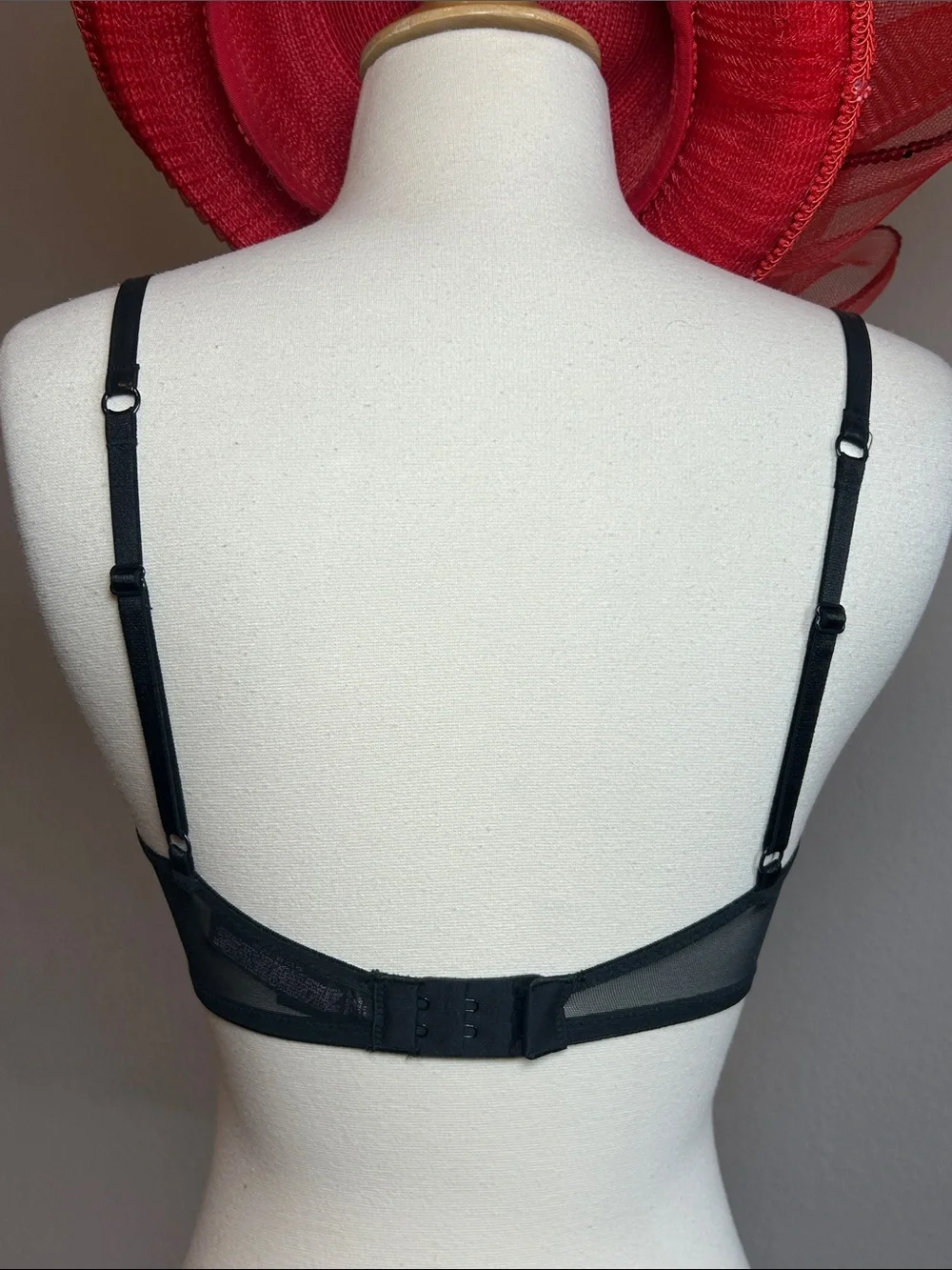 NWOT Victoria's Secret Very Sexy Balconet Black Lace Faux Leather trim Bra 32D